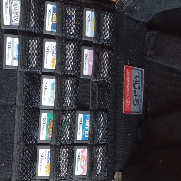 Nakiworld gpak with 11 Nintendo DS Games - Picture 1 of 4